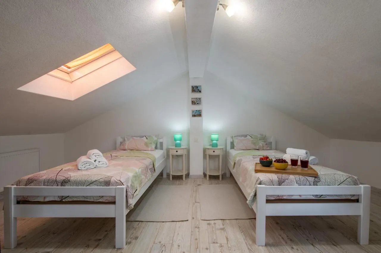 Holiday House Brnistra Rakalj 0*,